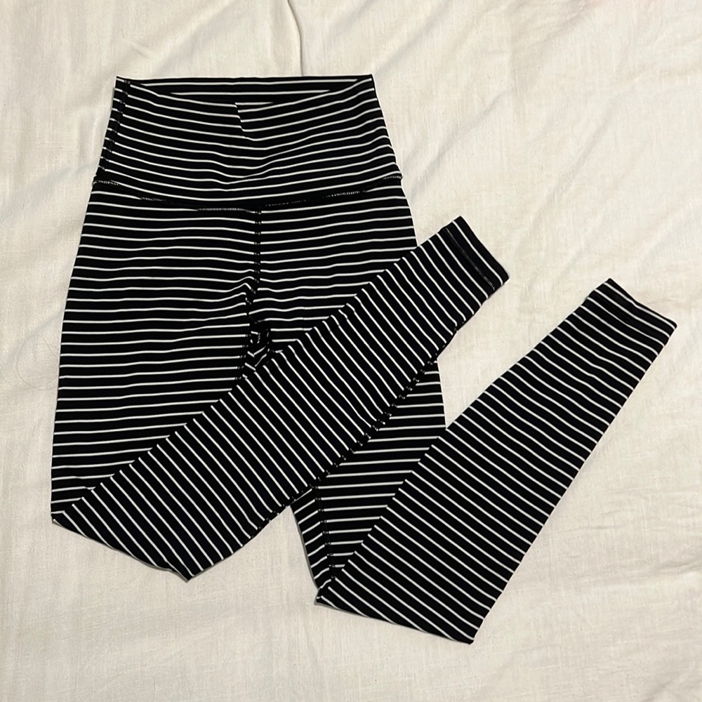 Lululemon Wunder Under High-Rise Tight *Luxtreme 28"
Parallel Stripe Black White